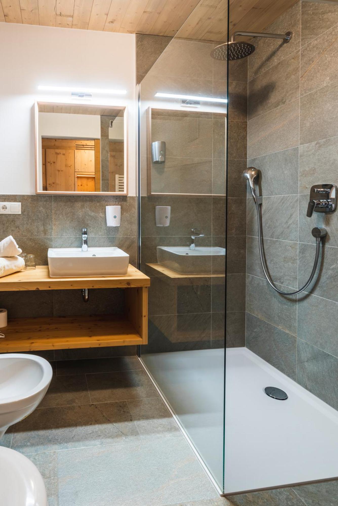 Hotel Tirolerhof เตเรนโต ภายนอก รูปภาพ