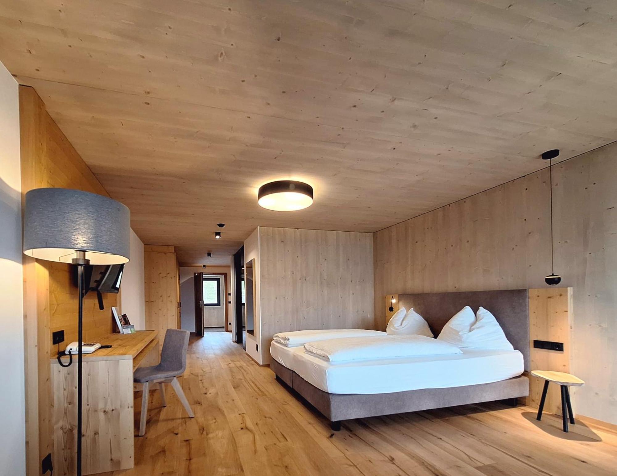 Hotel Tirolerhof เตเรนโต ภายนอก รูปภาพ