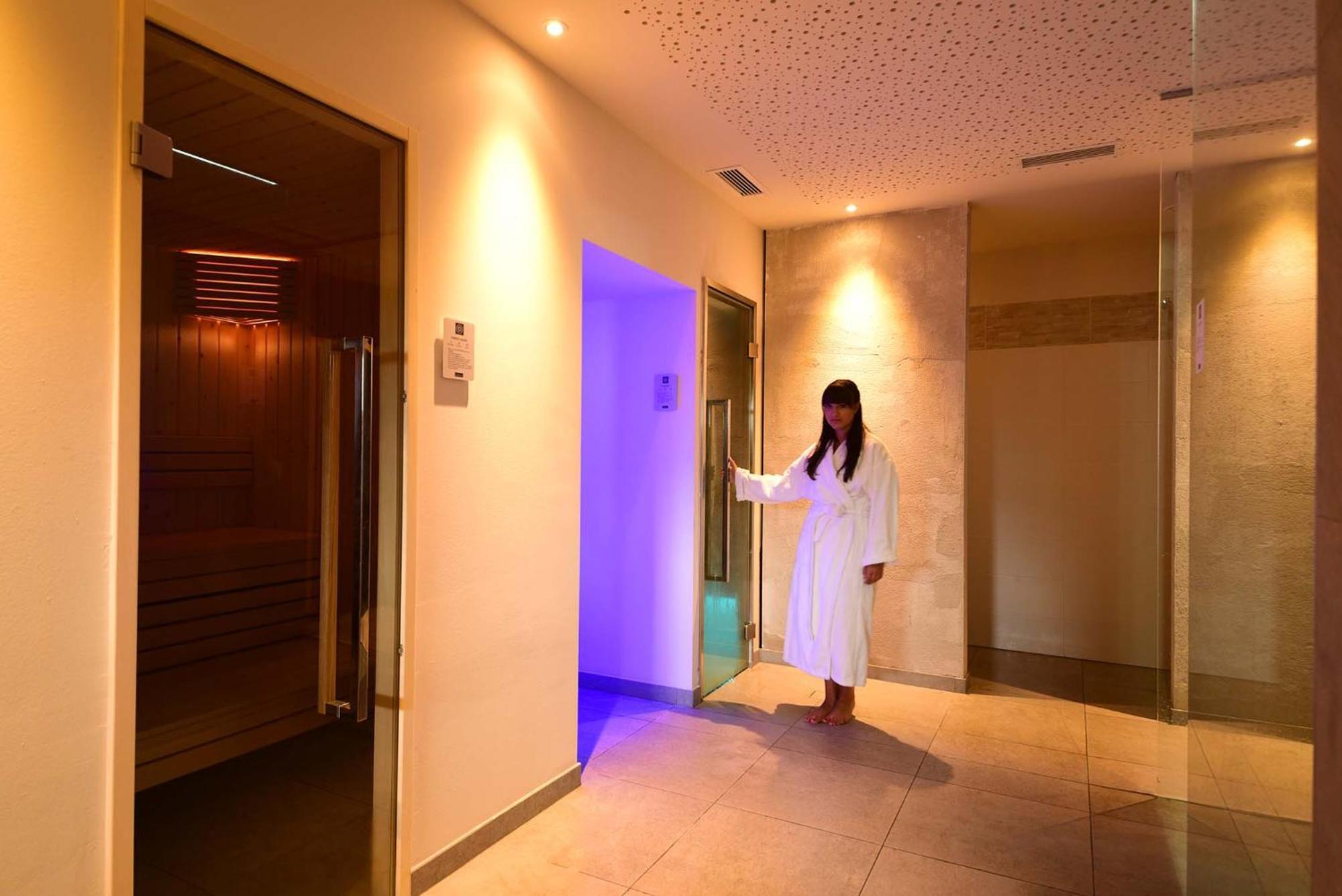 Hotel Tirolerhof เตเรนโต ภายนอก รูปภาพ